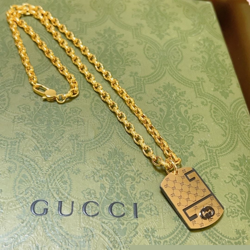 G*u*i necklaces